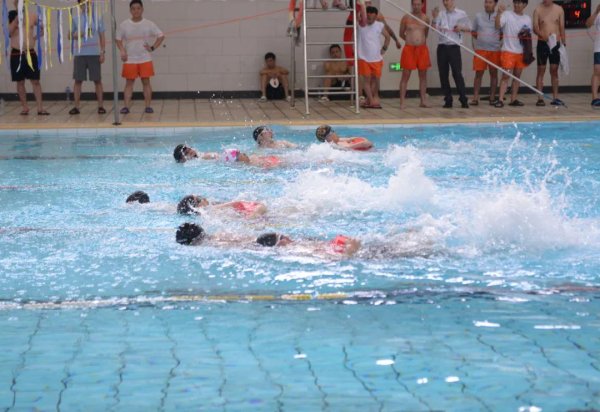 倍悦网 1小时里，一位“泳客”被救28次，发生了什么？