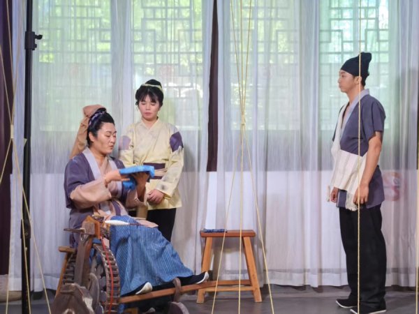 点金股 演员全是本地“素人”，黄道婆纪念公园上演沉浸式情景剧《先棉铸情》