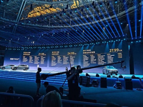 万达策略 听劝的岚图FREE，改款怒花5个亿