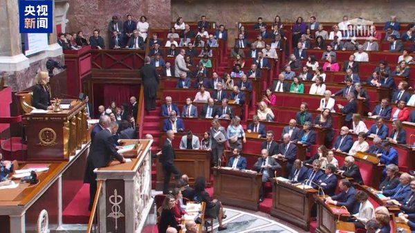 51配资网 法国政府未通过信任投票 总理贝鲁被迫辞职