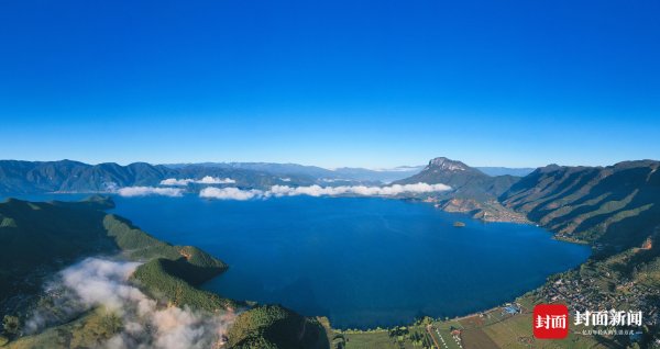 配资猫 晨雾缥缈 湖面翠蓝 清晨的泸沽湖如梦似幻